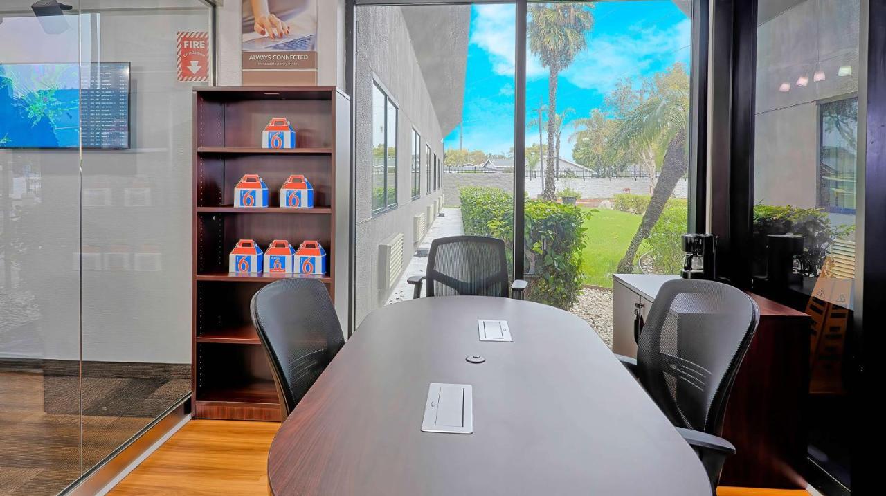 Motel 6-Los Angeles, Ca - Los Angeles - Lax Ингълуд Екстериор снимка