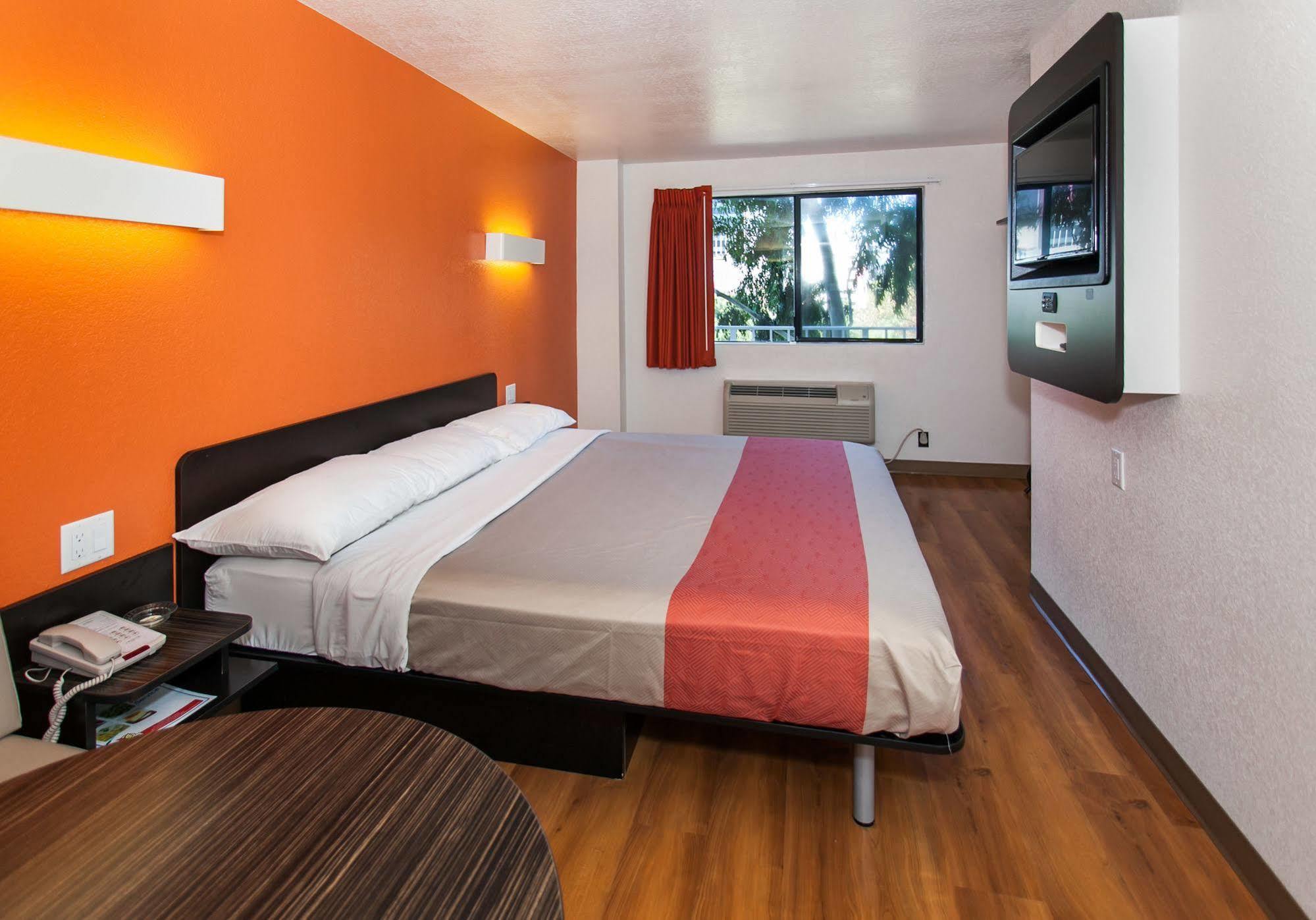 Motel 6-Los Angeles, Ca - Los Angeles - Lax Ингълуд Екстериор снимка